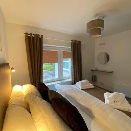 דירה Location Location - Gorgeous 3 Bed In קיל איירן