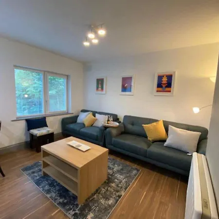 Location Location - Gorgeous 3 Bed In *