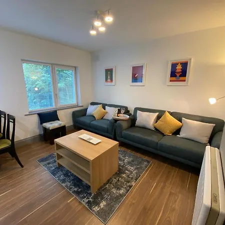 דירה Location Location - Gorgeous 3 Bed In *