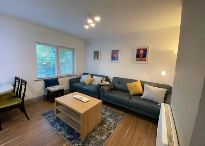 Location Location - Gorgeous 3 Bed In *