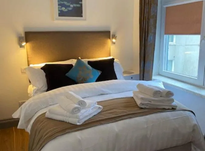 Location Location - Gorgeous 3 Bed In 基拉尼