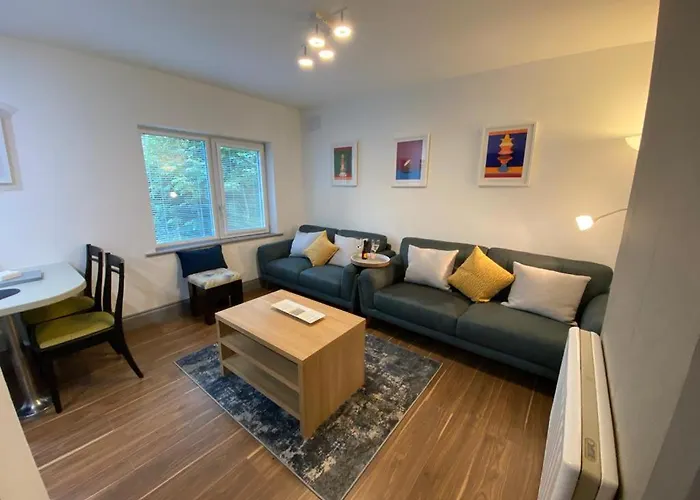 Apartment Location Location - Gorgeous 3 Bed In *