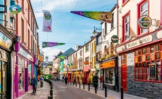 Location Location - Gorgeous 3 Bed In * Killarney